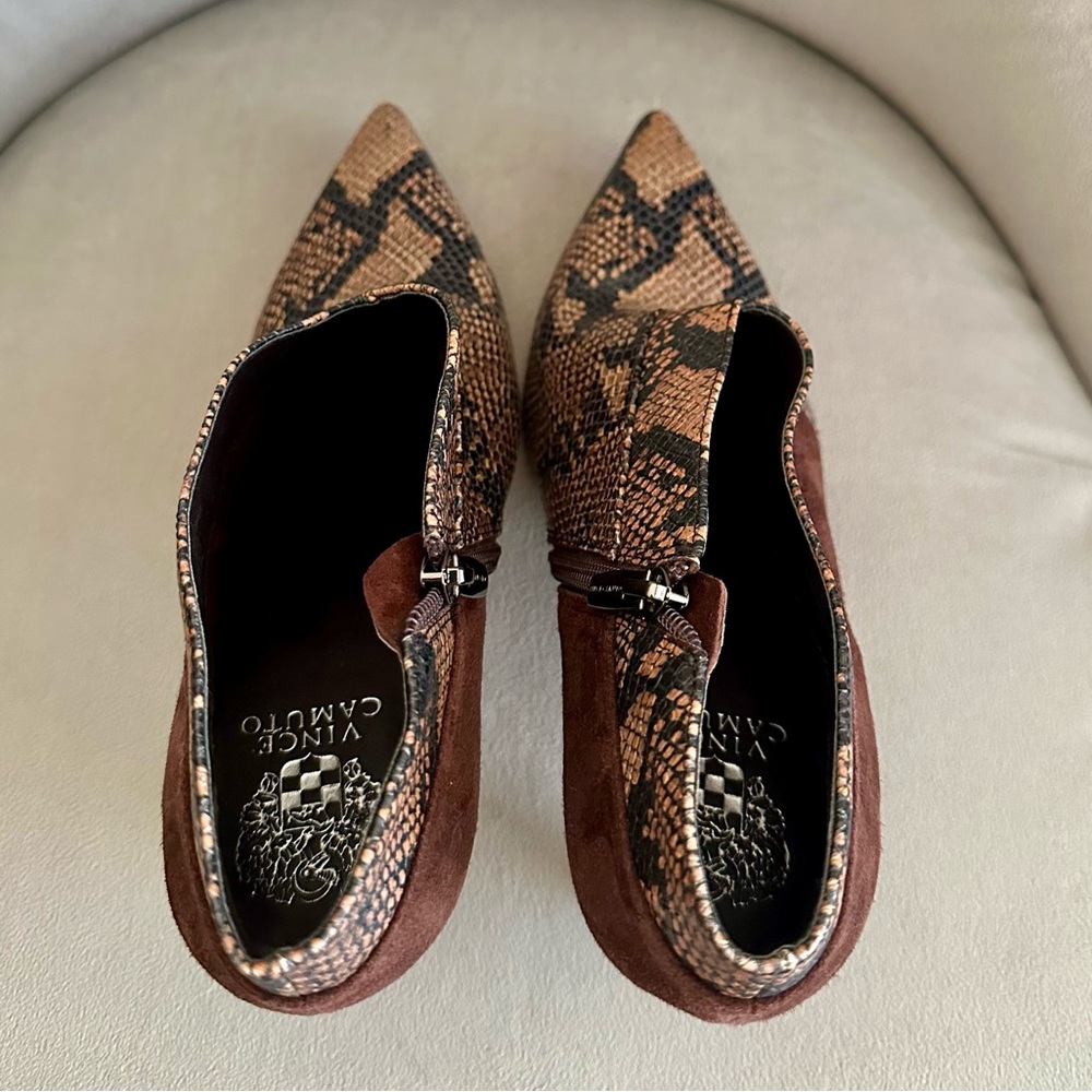 Vince Camuto Sempren Tan & Brown Snake-Print Pointed Ankle Booties Size 11 - Picture 4 of 6
